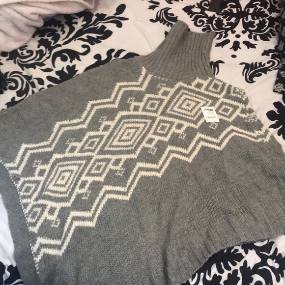 NWT Charlotte Russe angled Poncho - Picture 2 of 5